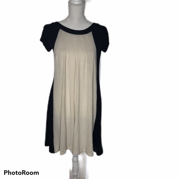 Dresses & Skirts - CAP SLEEVE PLEATED DRESS SIZE M